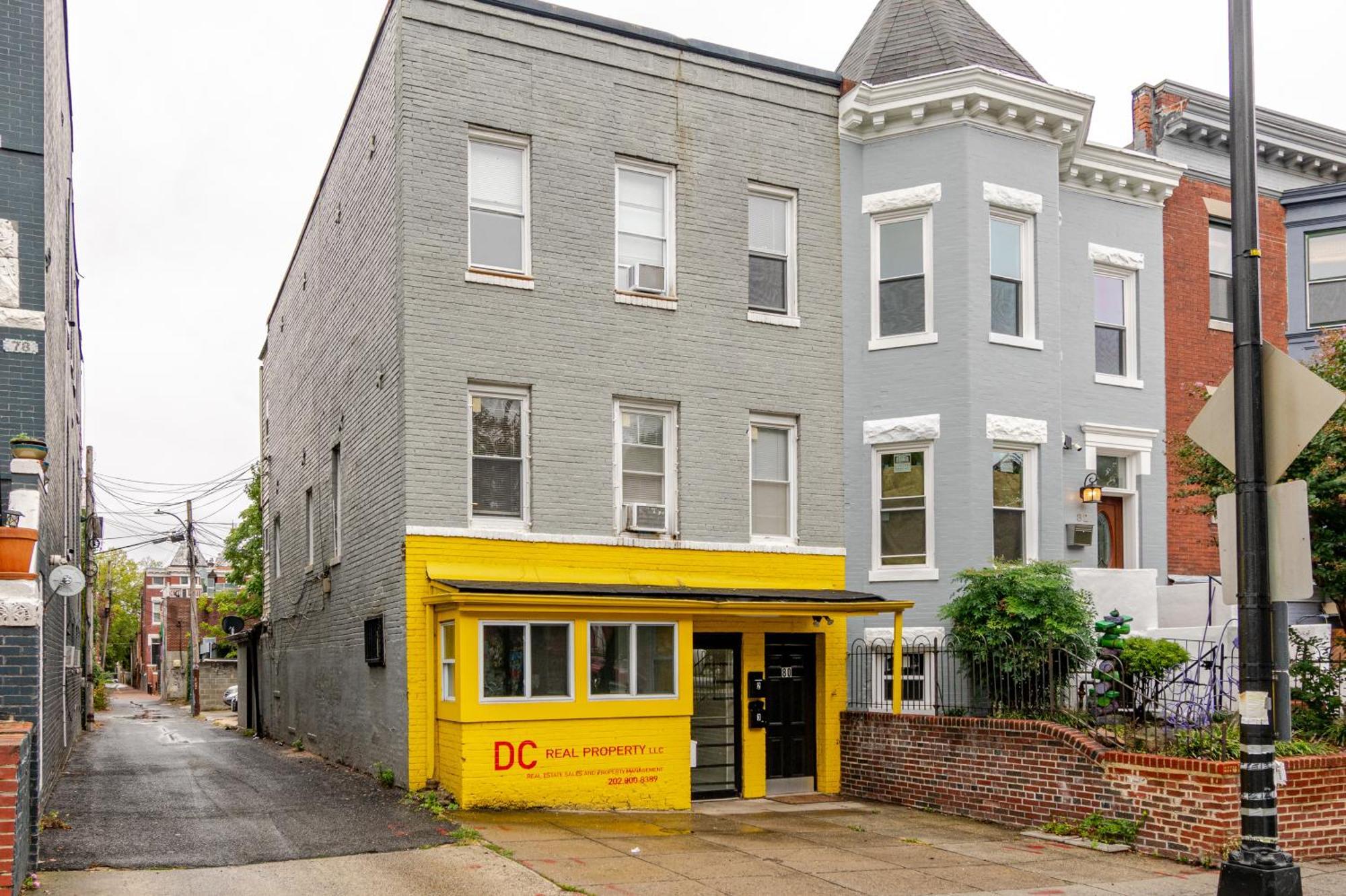 Bright & Cozy 2 Bedroom, 1 Bath, 2 Miles From White House